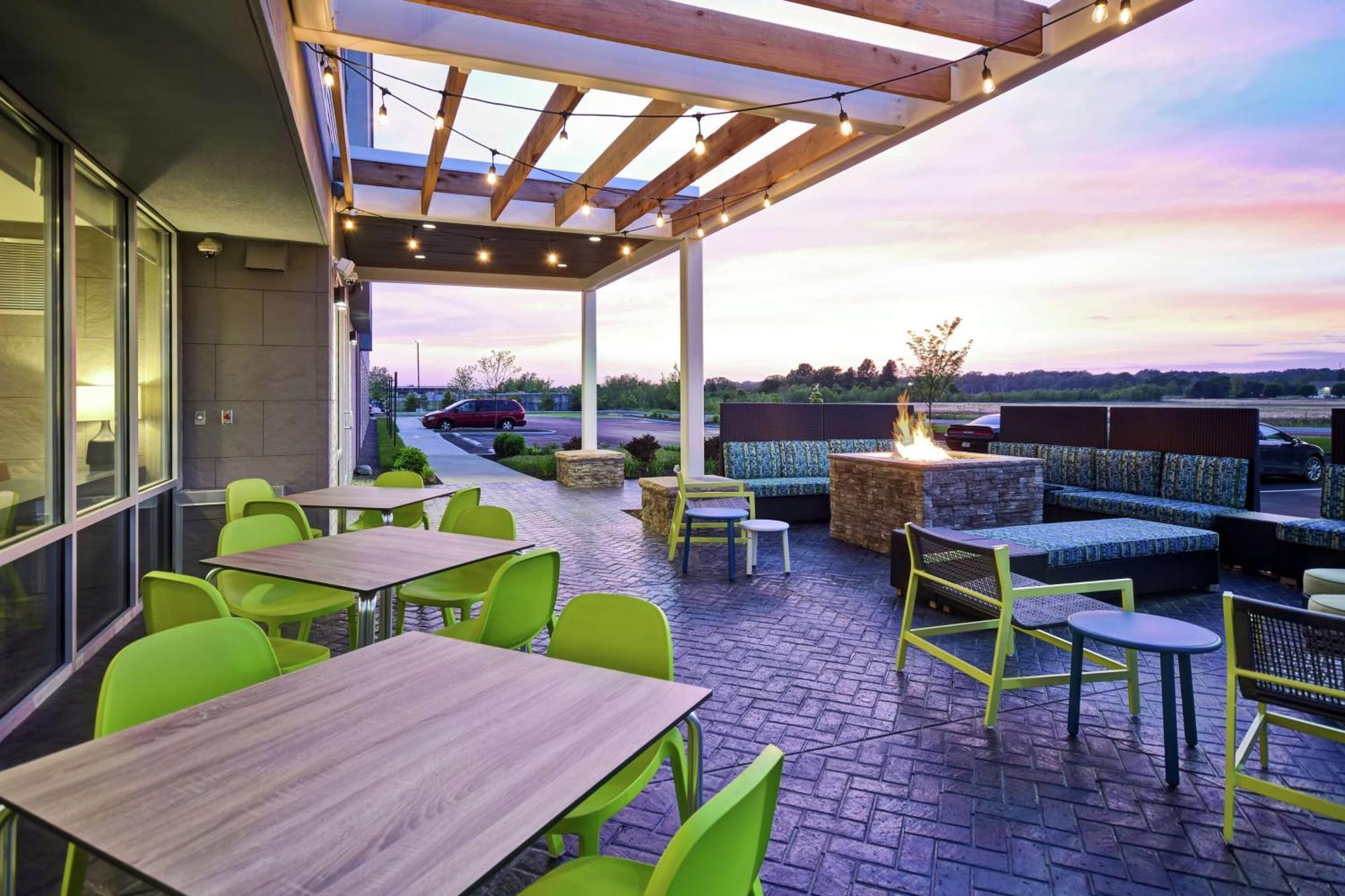 Home2 Suites By Hilton Terre Haute Bagian luar foto