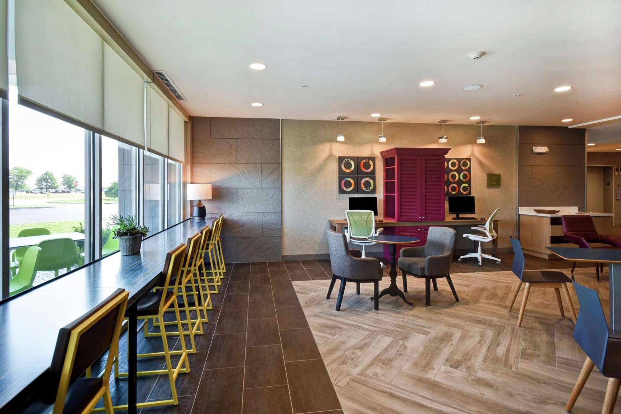 Home2 Suites By Hilton Terre Haute Bagian luar foto