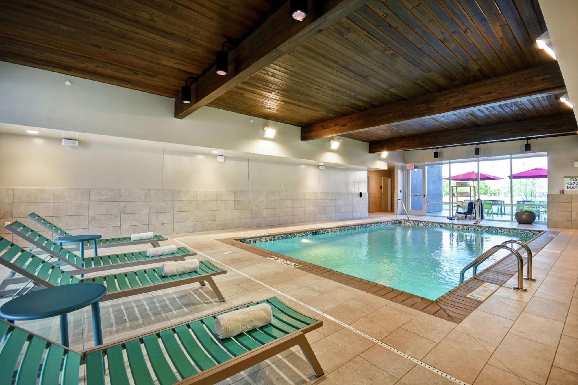 Home2 Suites By Hilton Terre Haute Bagian luar foto
