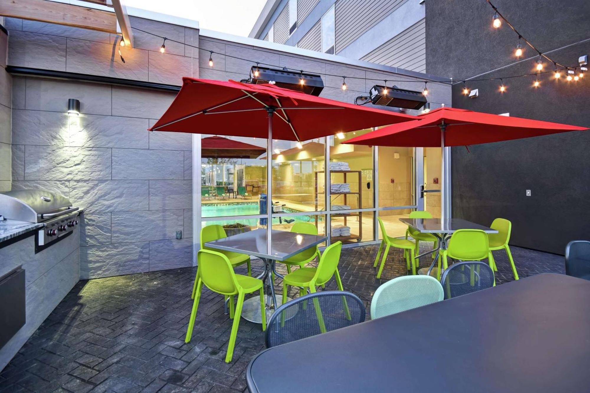 Home2 Suites By Hilton Terre Haute Bagian luar foto